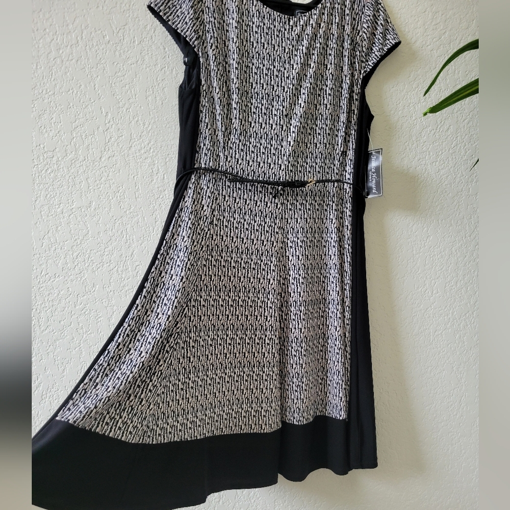 Jessica Howard Black and White Midi Dress
